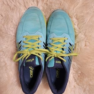 Tennis running shoes